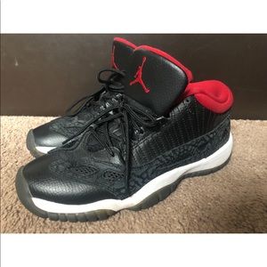 Jordan retro low 11 black and red retro